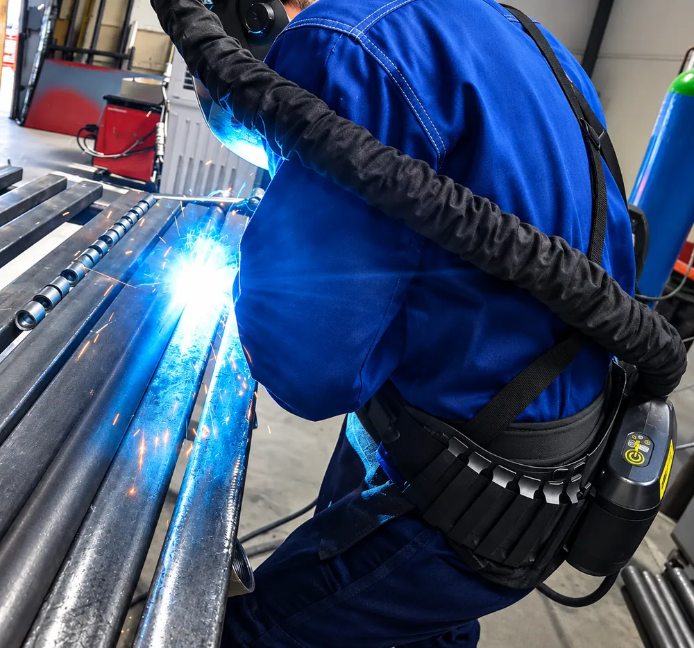 Sudor certificat TÜV în timpul lucrului în fabrica Innosteel